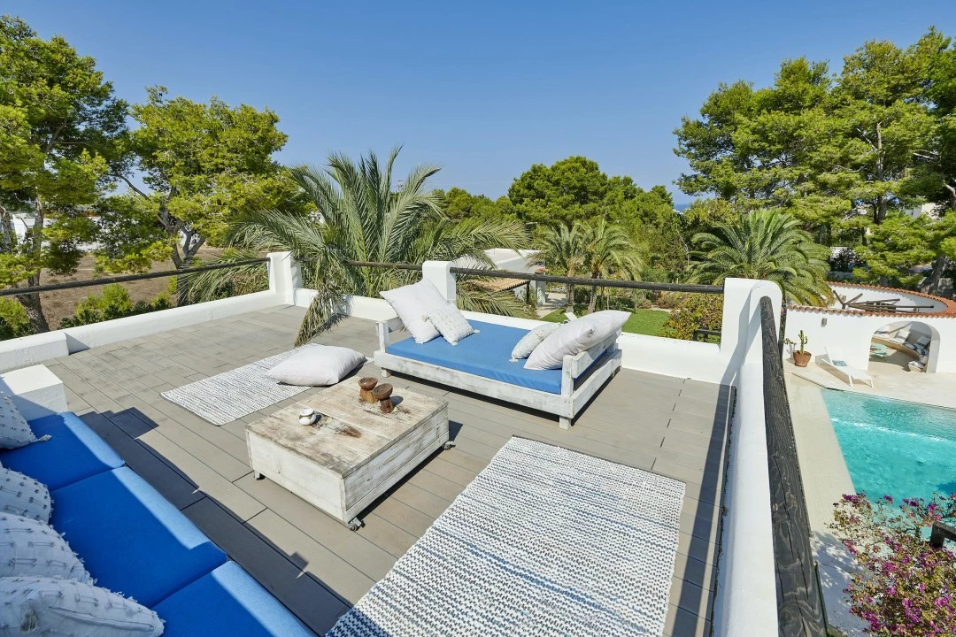 1681373356-Luxury real estates villa to rent Ibiza Lorenzo 44 rooftop.webp